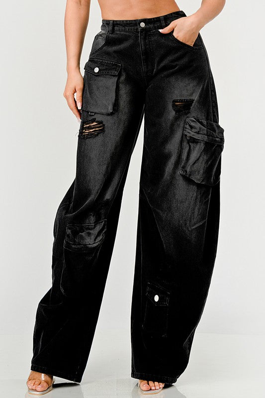 BLACK RIPPED CARGO PANTS