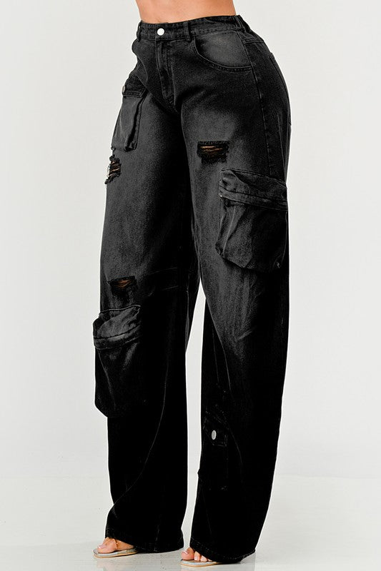 BLACK RIPPED CARGO PANTS