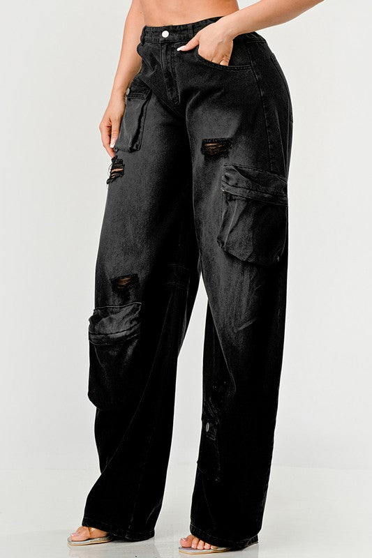 BLACK RIPPED CARGO PANTS