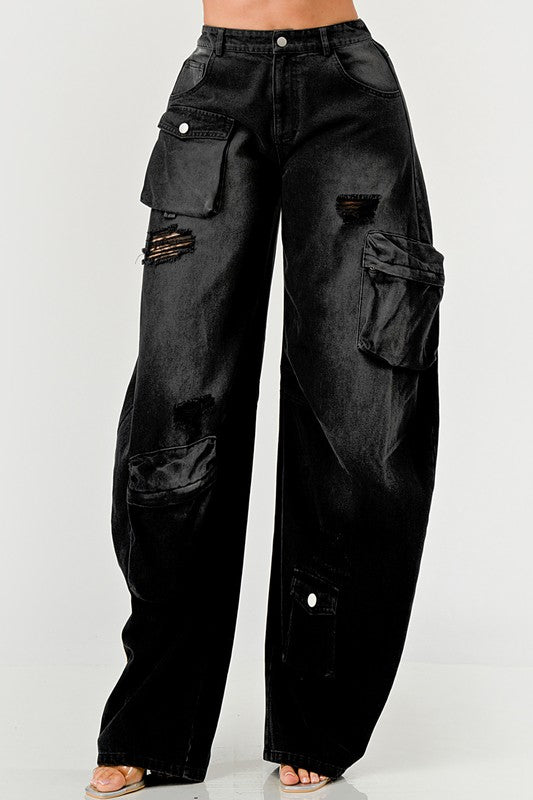 BLACK RIPPED CARGO PANTS