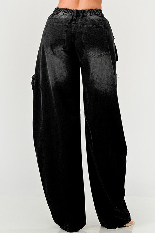 BLACK RIPPED CARGO PANTS