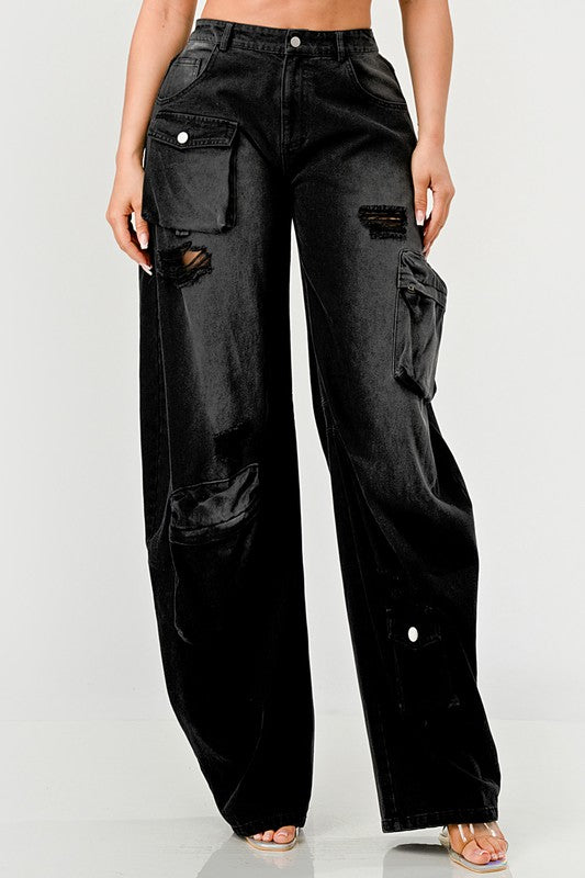 BLACK RIPPED CARGO PANTS